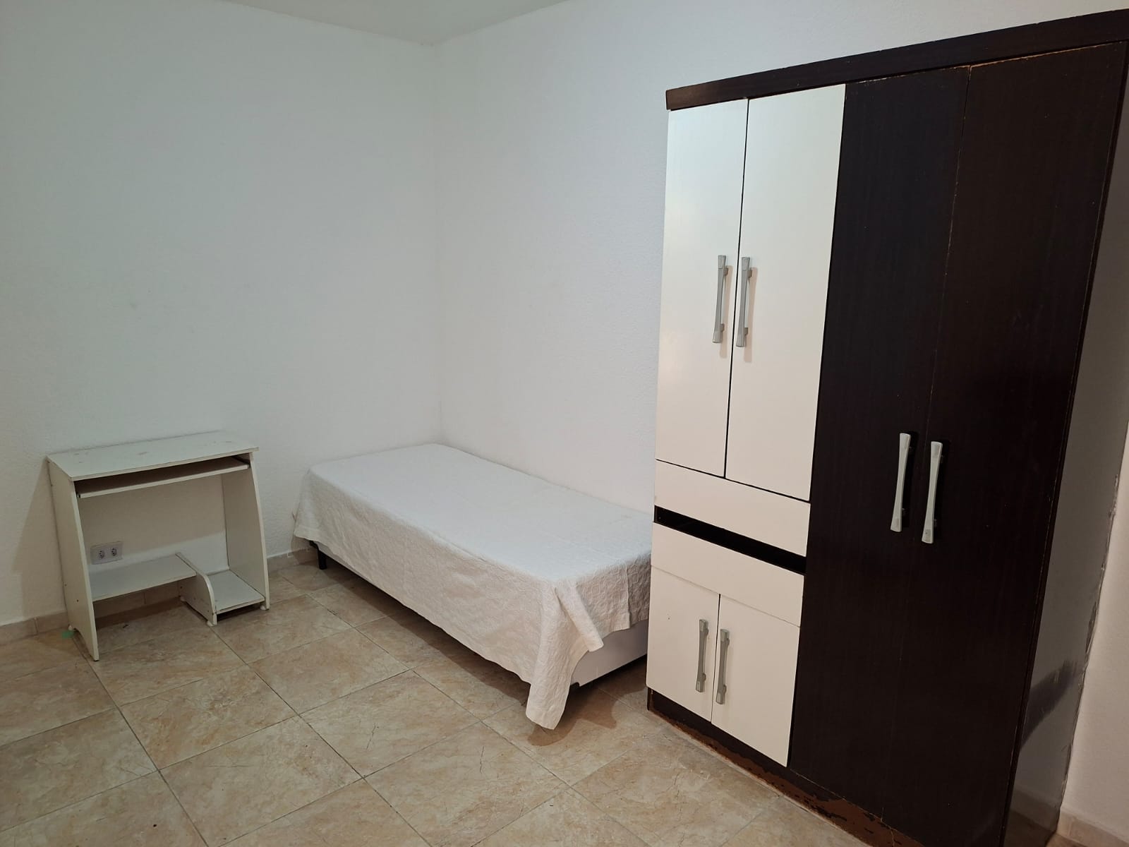 Kitnet Vila Indiana - quarto individual Unidade 2
